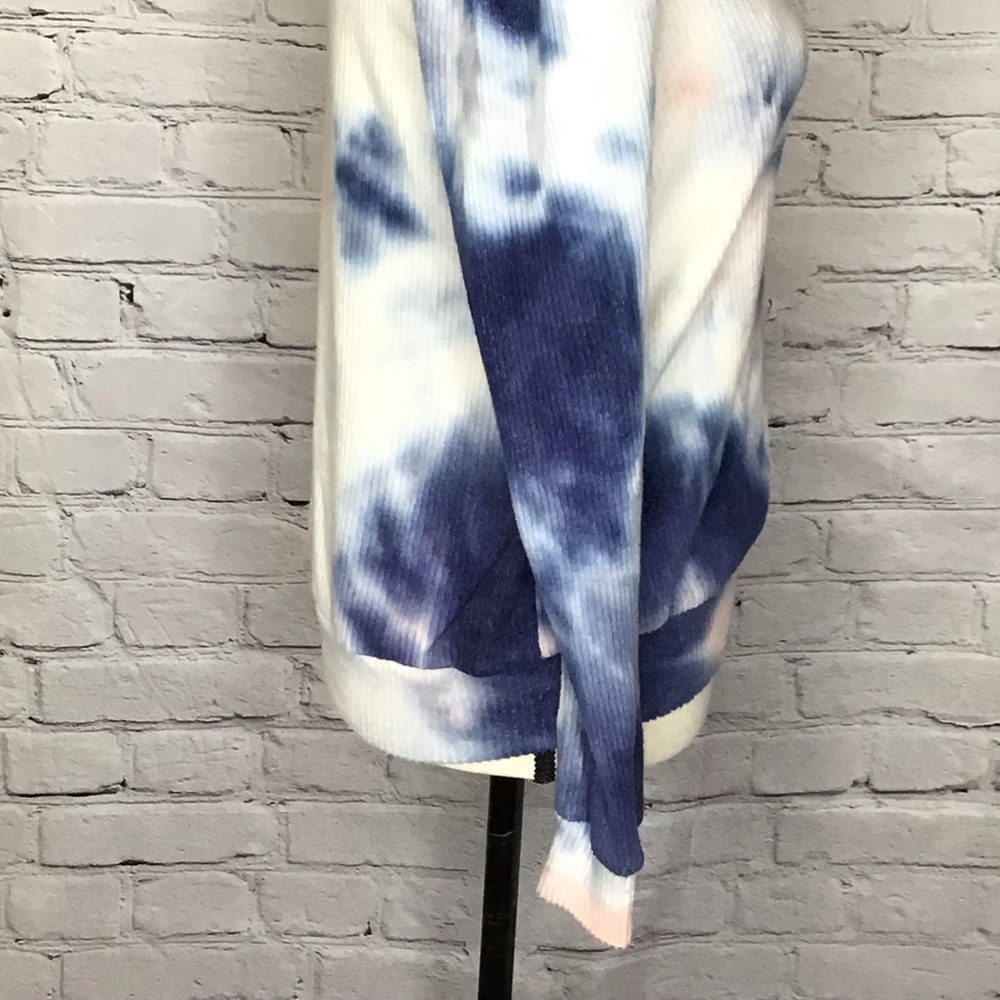 Status by Chenault Blue and Blush Tie Dye Puff Sleeve Pullover Top Medium - Picture 9 of 12